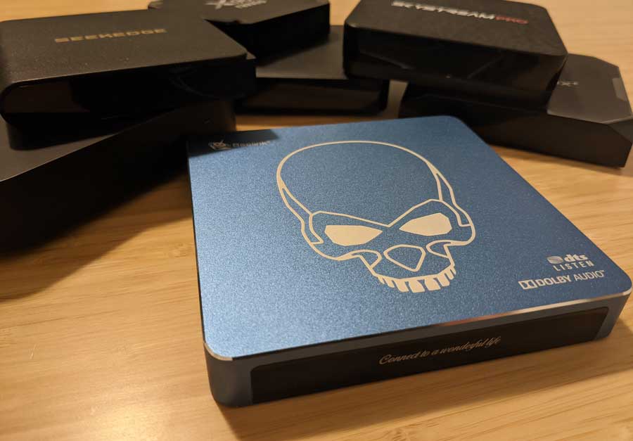 Beelink GT-King Pro next to generic, black Android boxes